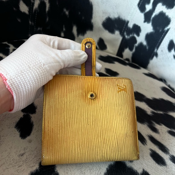 Louis Vuitton Yellow EPI Leather Purple Wallet MI0967 - Picture 8 of 16